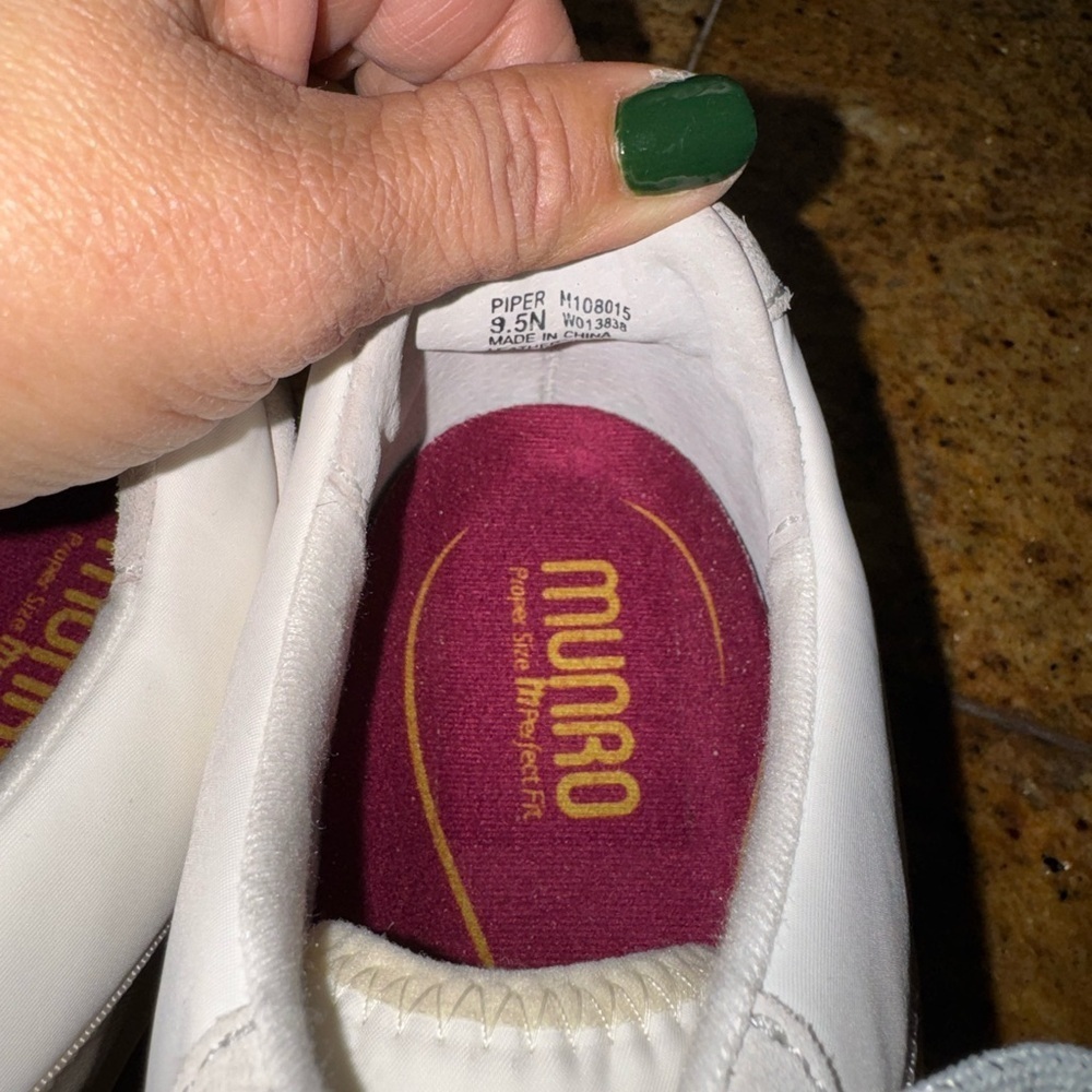 Munro Piper Retro Sneaker White Tan Gray Suede Size 9 Narrow - Picture 5 of 6